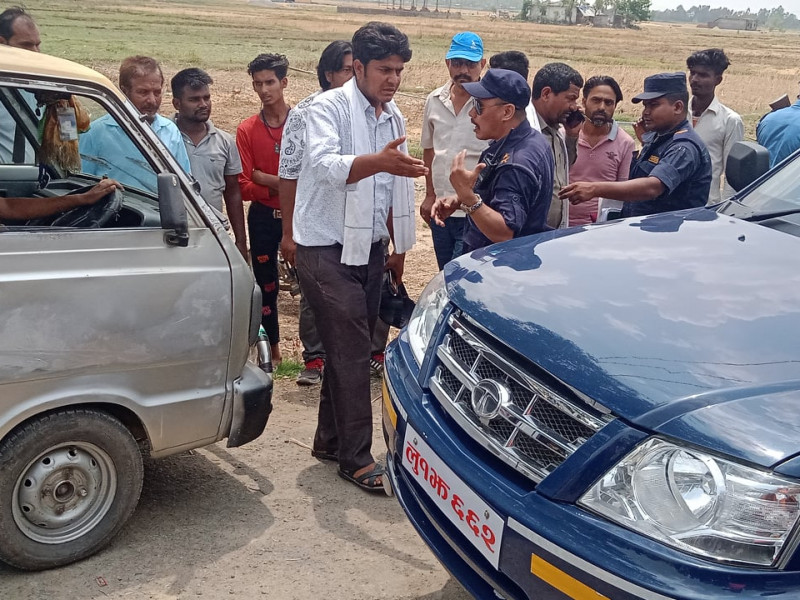 कपिलवस्तुबाट मतदातालाई बाँड्दै गरेको १२ कार्टुन रक्सी बरामद