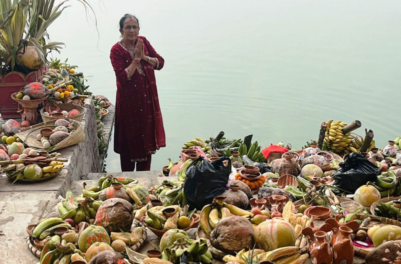 जनकपुरमा छठ पर्वको रौनक : आज साँझ गंगासागरमा अर्घ्य दिने तयारी यसरी गरिँदै छ (तस्वीरहरू)