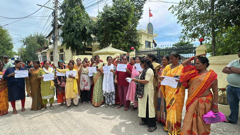 खानेपानीमन्त्रीलाई धम्काएकी महिलाविरुद्ध जसपा नेतृहरूको प्रदर्शन, भने– साहले मर्यादा नाघेकी छन्