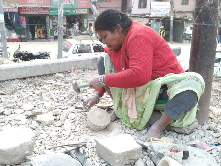 ढुंगाको भर पत्थरकट्टालाई   