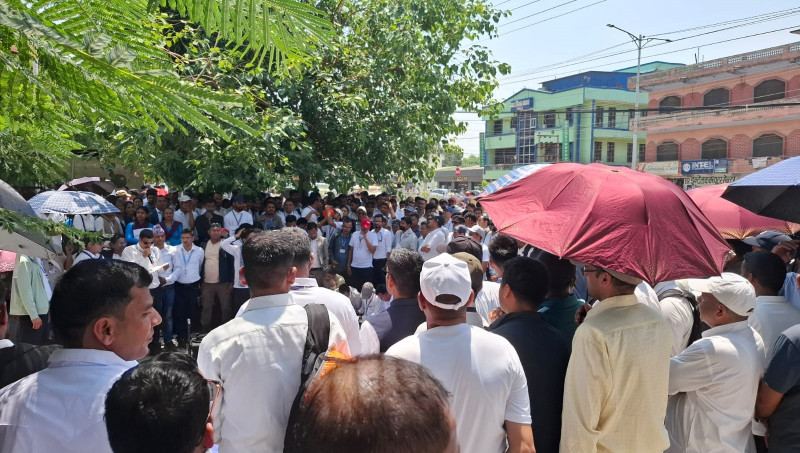 धनगढीमा शिक्षक महासंघको झल्को दिने कर्मचारी आन्दोलन, ८८ वटै पालिकामा अत्यावश्यकबाहेक सेवा ठप्प