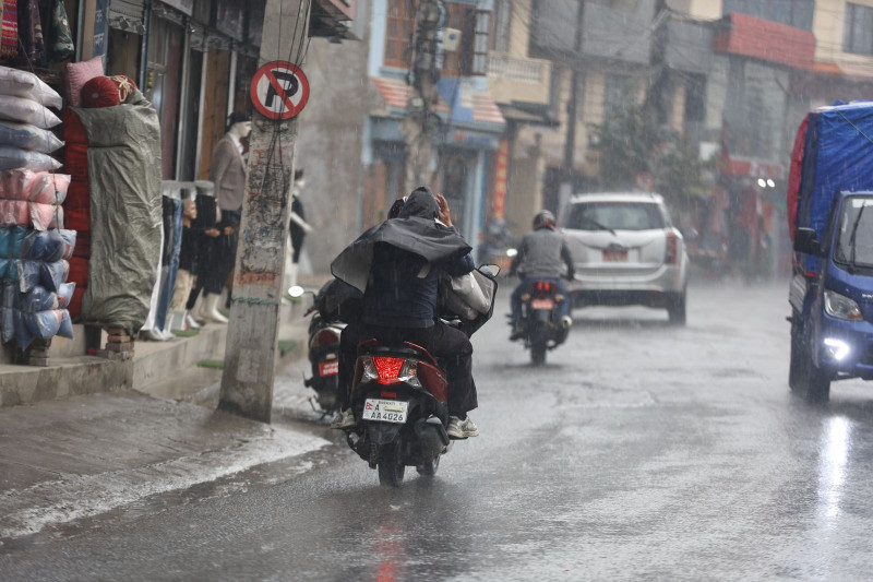 कतै जाँदै हुनुहुन्छ ? थाहा पाउनुस् आजको माैसम