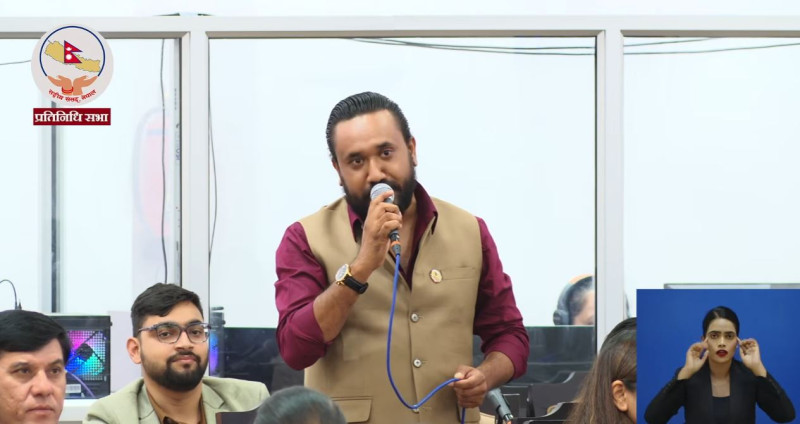 सरकारलाई खगेन्द्र सुनारको प्रश्न– जुत्ता–मोजा खाने आईजीपीमाथि कहिले हुन्छ अनुसन्धान ?