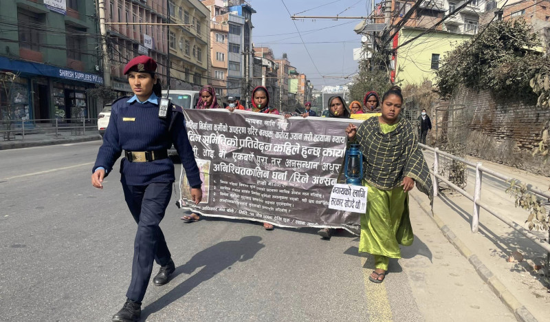 बादशाहलाई मन्त्रीबाट  झार्ने रुबी खानको आन्दोलन
