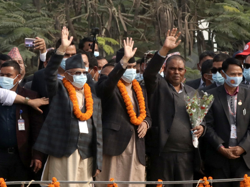 ओलीकाे निम्ताेमा देउवाले पाएको, प्रचण्डले गुमाएको मौका
