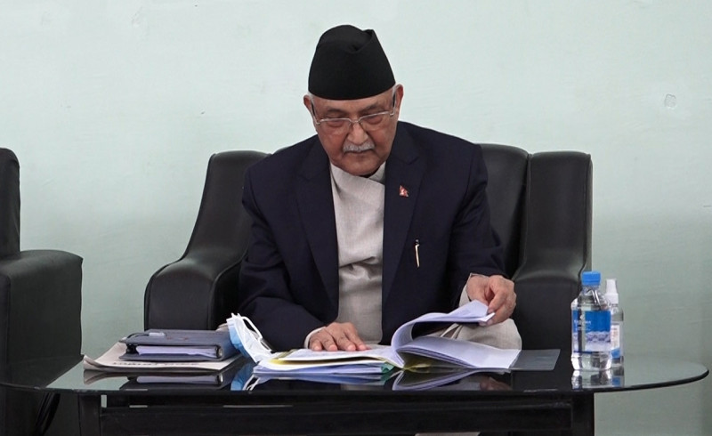 ओलीकाे 'काखापाखा'ले एमालेमा चर्कियो असन्तुष्टि, गठबन्धनका उम्मेदवारभन्दा आफ्नैबाट जोगिन धौधाै 