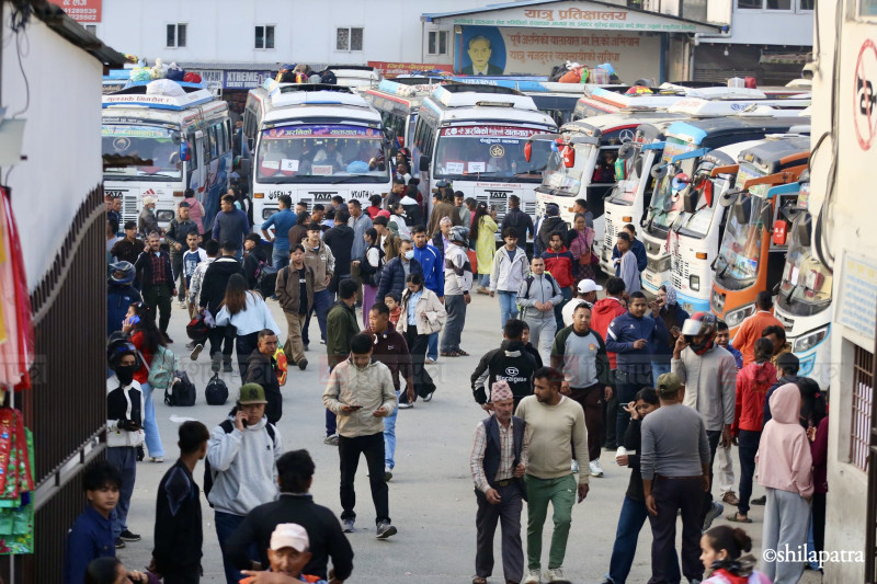 दसैँमा घर फर्किनेको लर्को, उपत्यकाबाट ५ लाख यात्री बाहिरिए