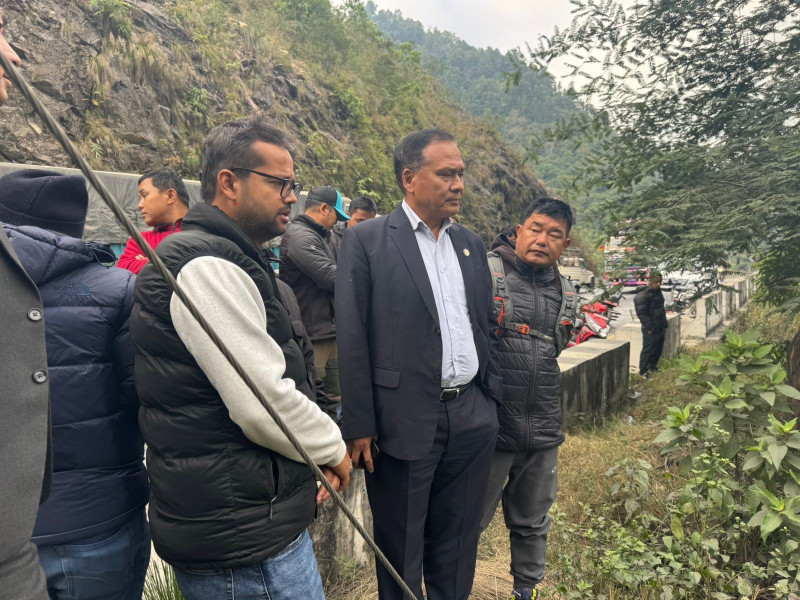 एक महिनाभित्र काम सुरु नगरे घुमाउने पुलको ठेक्का तोडिनेछ: मन्त्री घिसिङ
