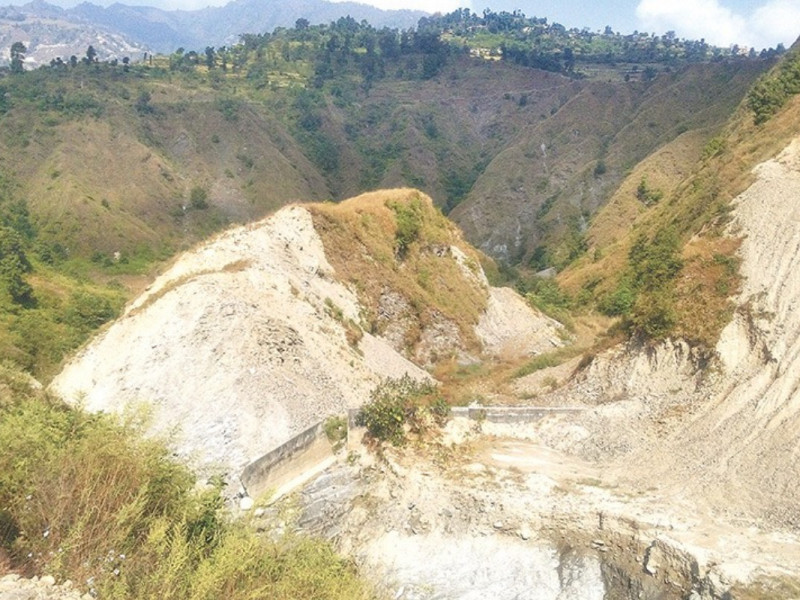 बञ्चरेडाँडामा तत्काल फोहोर व्यवस्थापन नहुने