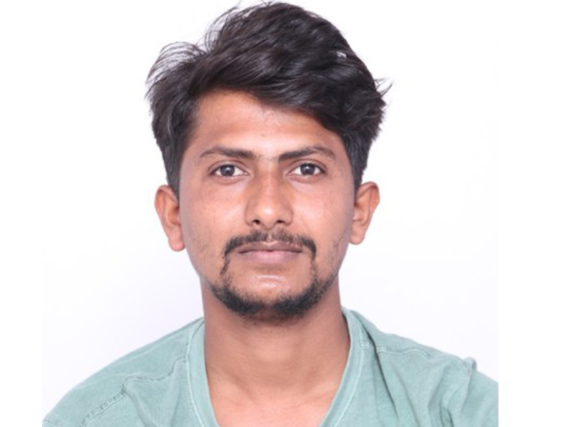 लुट्छन् देश नेताहरू