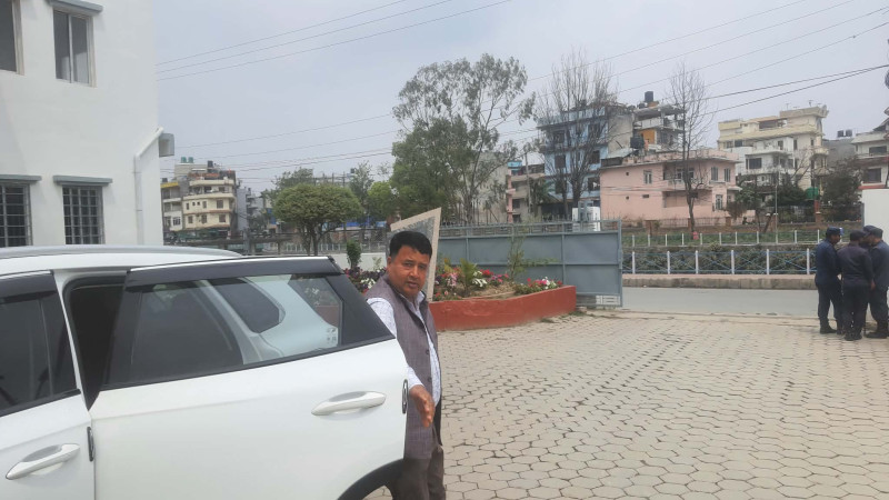 पार्टीको सडक आन्दोलनबारे महेशले भने– सुरुमा झिँजा बल्छ, अनि मात्रै मुढा बल्छ