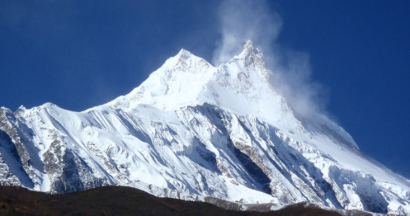 मनास्लु हिमालको आधार शिविरमा हिम पहिरो, केही पर्यटक बेपत्ता 