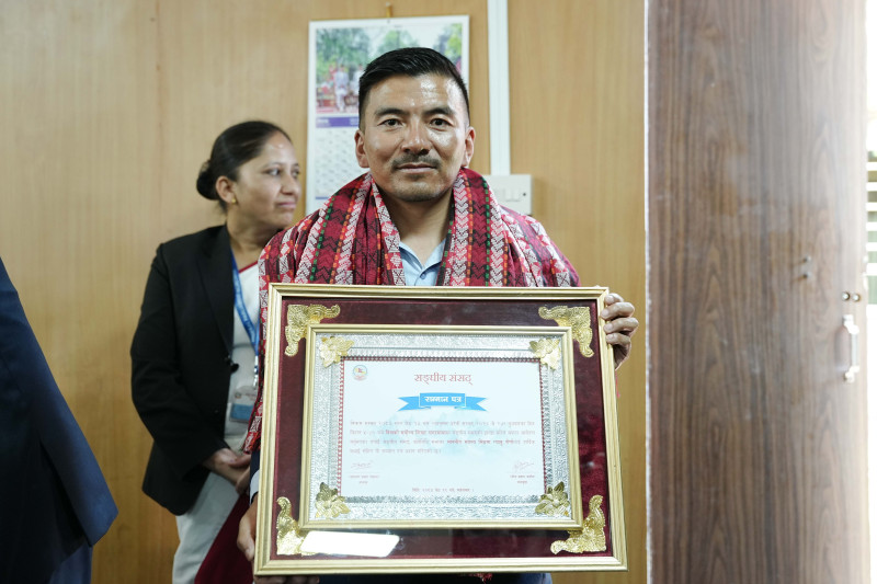 सगरमाथा आरोहण गरेका सांसद शेर्पा सम्मानित