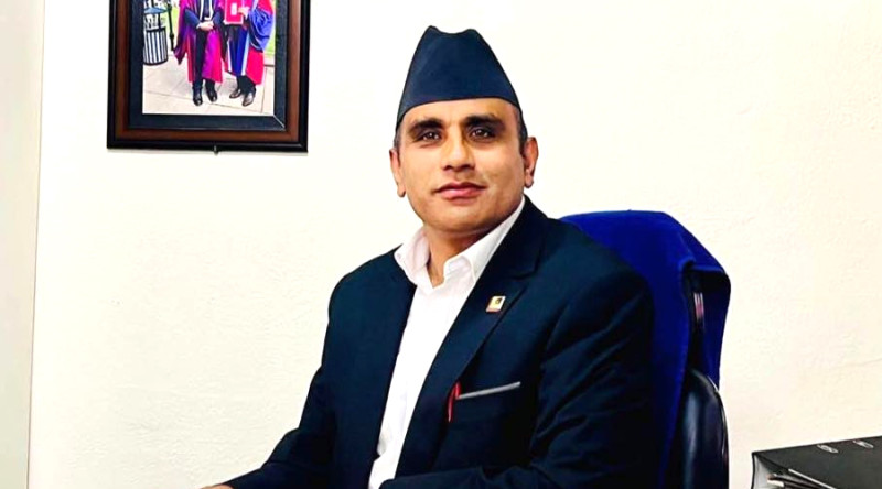 नवनियुक्त महान्यायाधिवक्तामा डा. कँडेलले शपथ लिँदै