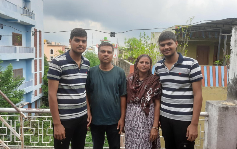 सन्ततिले दिएको खुसीः एउटी छोरी र छोरा डाक्टर पढ्दै छन्, अहिले जुम्ल्याहा छोराले एमबीबीएसमा छात्रवृत्ति पाउने भए