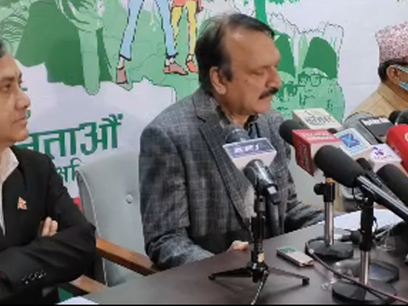 पत्रकार सम्मेलन गर्दै नेपाली कांग्रेस