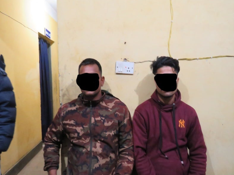 चाँदीका अवैध गहनासहित दैलेखमा २ जना पक्राउ 