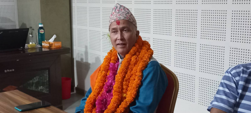स्वतन्त्र उम्मेदवारी दिएपछि ओझाले भने– गोजीभरि टन्न पैसा बोकेर चुनाव जितिन्छ भन्ने भ्रम तोड्नु छ  