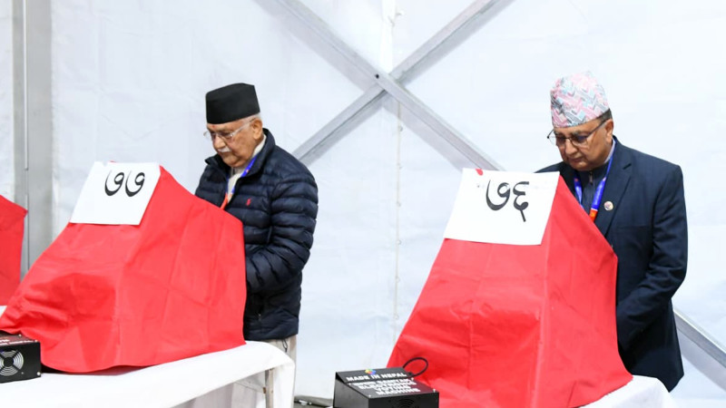 एमालेमा नयाँ नेतृत्वका लागि मतदान सुरु (तस्वीरहरू)