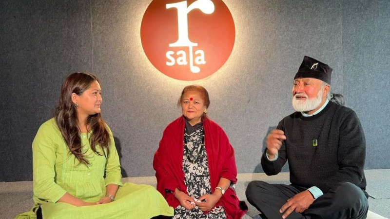 पलेँटीमा नोरदेन रुम्बाका गीत सुनाउँदै चन्दन, डेजी र विमोचना