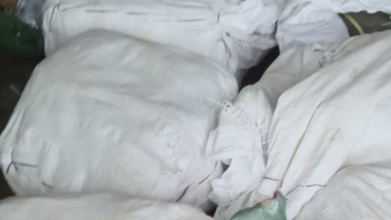 धनगढीबाट ४८ लाख बढीको मोबाइल पार्टस् बरामद