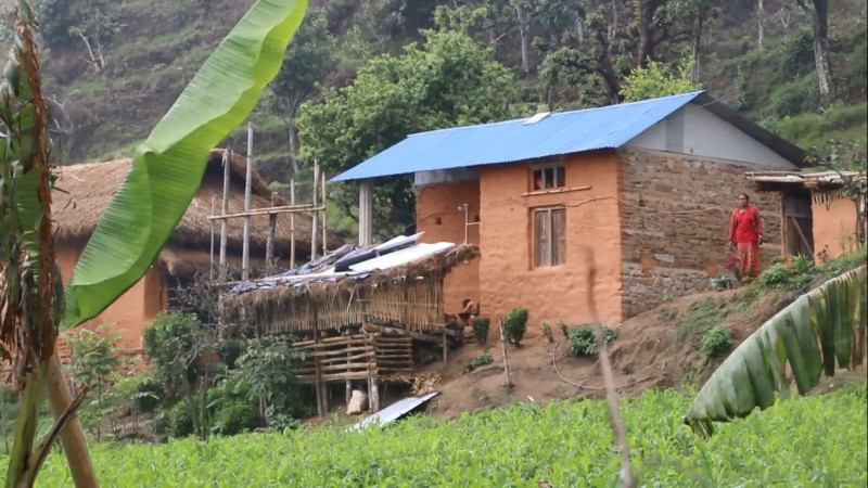 वर्षौंदेखि अँध्यारोमा बसेको विपन्न परिवारलाई नि:शुल्क विद्युत् जडान