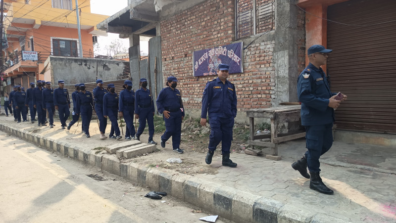 नेपाल प्रहरी र सशस्त्र हाईअलर्ट, ओली, लेखक पक्राउ गर्न लागिएको हो ?