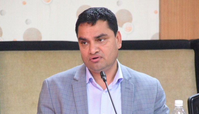 कांग्रेस महामन्त्री पौडेलको प्रश्न– अन्तर्राष्ट्रिय बजारमा तेलको मूल्य घट्दा पनि नेपालमा किन महँगो ?