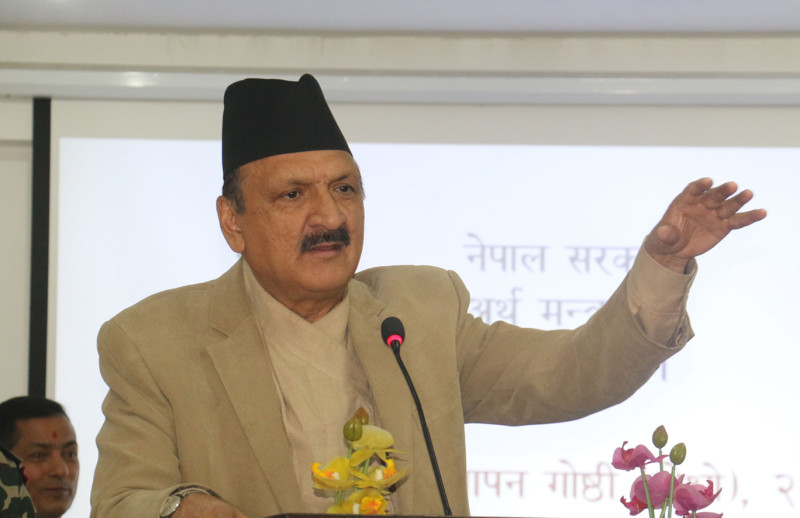 भन्सार अधिकारीहरूलाई अर्थमन्त्री महतको निर्देशन- नतिजा दिनेगरी काम गर्नू