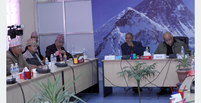 चाडपर्वको पूर्वसन्ध्यामा यातायात र सडक पूर्वाधारबारे समिति बैठकमा छलफल हुँदै
