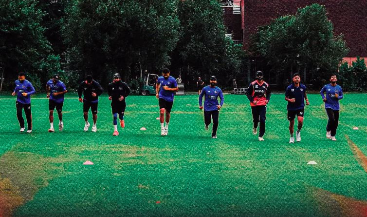 टस जितेर नामिबियाविरुद्ध फिल्डिङ गर्दै नेपाल
