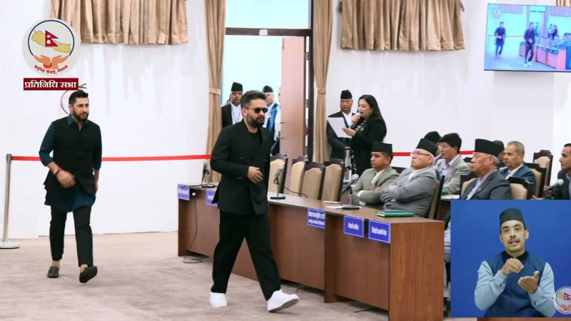 खुश्बु ओली बोलिरहँदा संसद पुगेका थिए प्रधानमन्त्री बालेन र रवि, ऐन महरले जनाए नियमापत्ति
