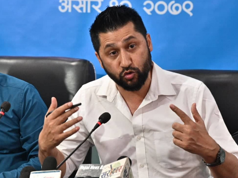 रवि लामिछानेमाथि चितवनमा आक्रमण 