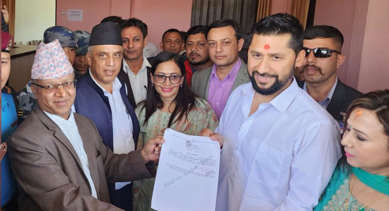 सकिएको छैन रवि लामिछानेको उम्मेदवारी विवाद, अब निर्णयको चाबी आयोगको हातमा