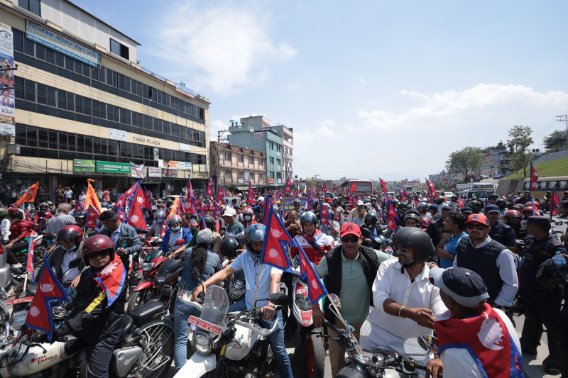 काठमाडाैंमा राजावादीहरूको मोटरसाइकल र्‍याली (तस्वीरहरू)