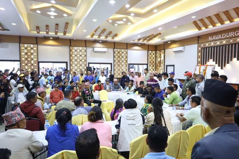 राजावादीको बैठकमा होहल्ला, कमल थापा बोल्दाबोल्दै नवराज सुवेदीले गरे बैठक स्थगित