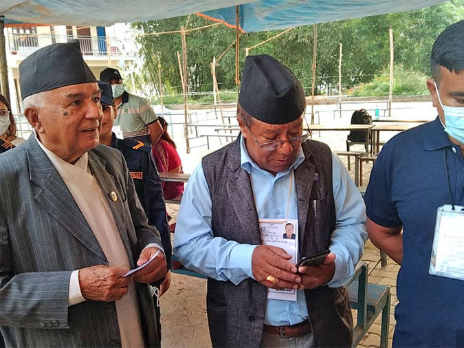 कांग्रेस वरिष्ठ नेता पौडेलले गरे मतदान