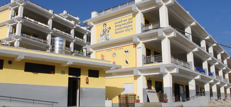आकर्षक बने रामेछापका सामुदायिक विद्यालय भवन, तर बढेन विद्यार्थीको आकर्षण