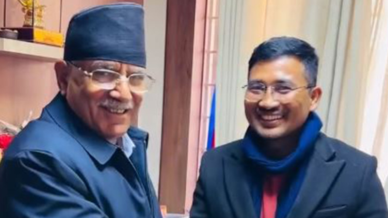 ओलीको निर्वाचन क्षेत्रमा चुनाव लड्‌न प्रचण्डले रञ्जित तामाङलाई दिए टिकट