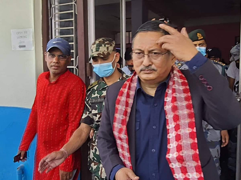 बागी उम्मेदवार फकाउन हिजो प्रचण्ड, आज खाँण चितवनमा 
