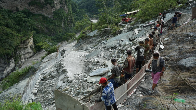 कालीगण्डकी करिडोर: पहिरो रोकथाम गर्न बैसरी अँधेरीखोलामा ‘रक एङ्करिङ’