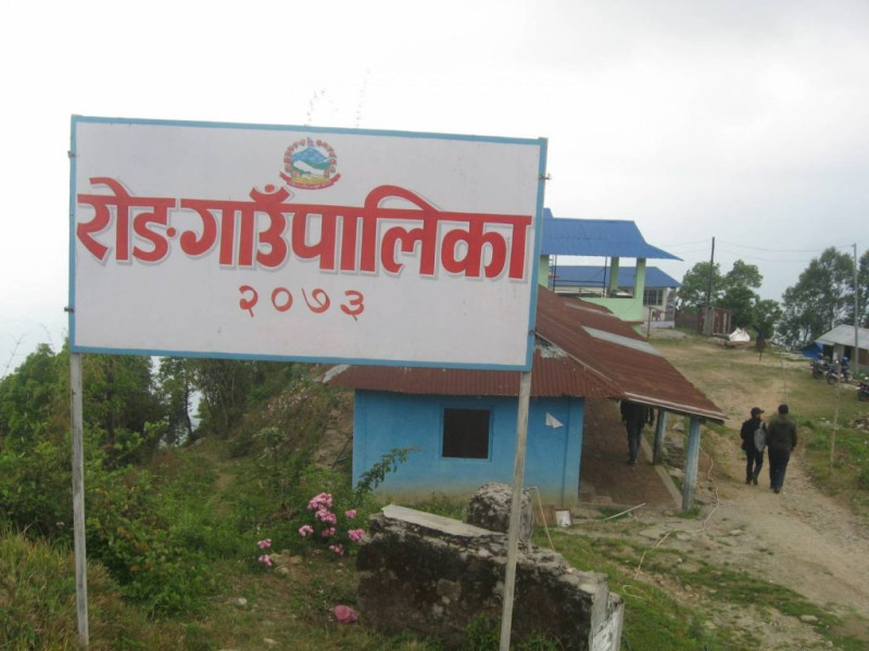 झण्डै २ हजार अव्यवस्थित बसोबासीलाई पुर्जा दिइँदै