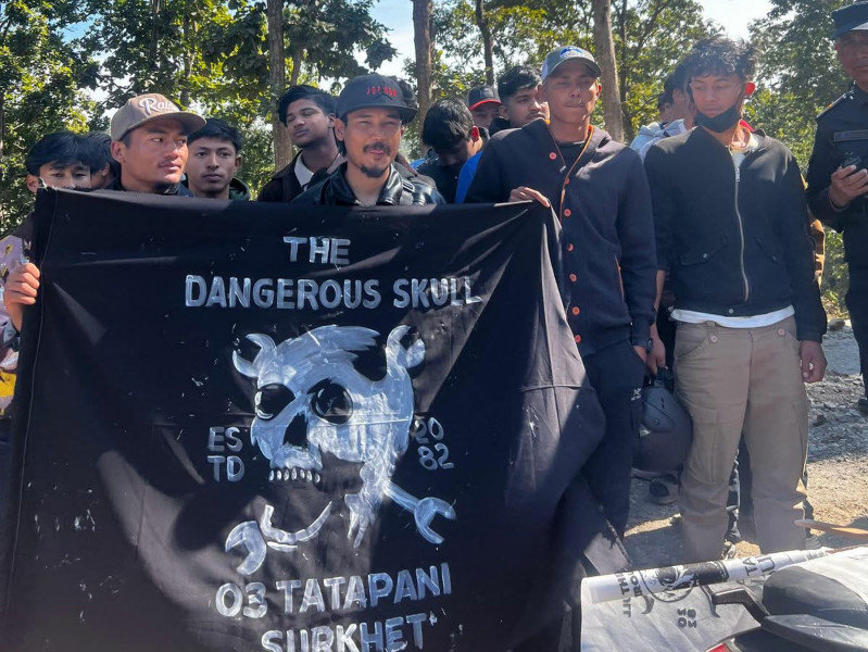 चुनावविरुद्ध कालो झण्डासहित मोटरसाइकल र्‍याली निकाल्ने २५ युवा सुर्खेत प्रहरीकाे नियन्त्रणमा