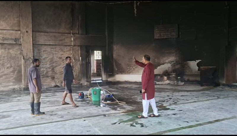 मधेश प्रदेशसभाको सरसफाइमा जुटे कर्मचारी
