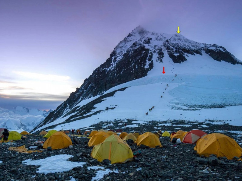 सगरमाथा आरोहणमा रेकर्ड राख्न कामीरिता र पासाङदावाको प्रतिस्पर्धा, आजै कामीरिता फेरि चुचुरोतिर जाने 