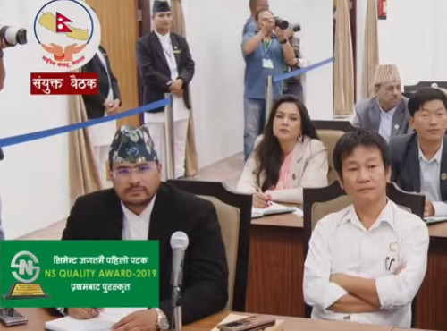 अर्थमन्त्री बजेट पढिरहेछन्, ज्ञानेन्द्र शाही कलमले टिपोट गरिरहेछन्