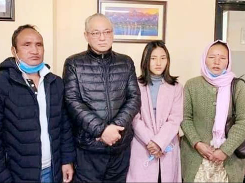 शान्ति सुरक्षाको माग गर्दै सपना मगरले भेटिन् गृहमन्त्री