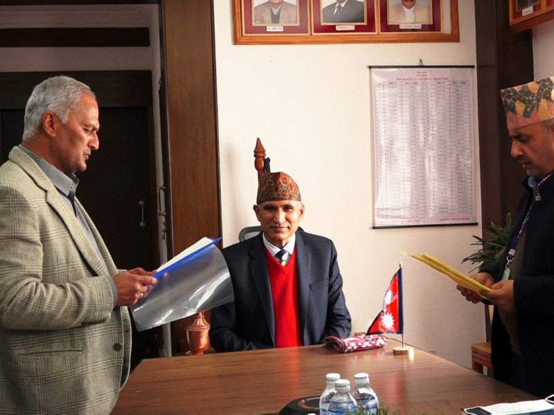बीमा समितिका नवनियुक्त अध्यक्षले लिए शपथ