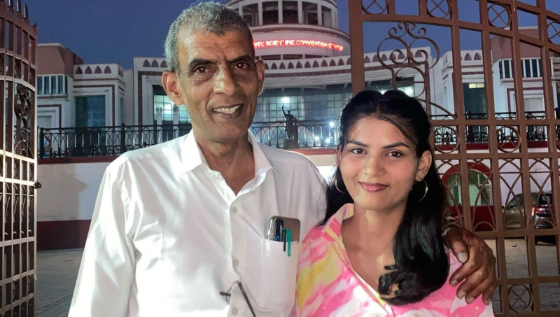 बुबा सन्तरामले सपना देखे, छोरी स्मृतिले पूरा गरिन्