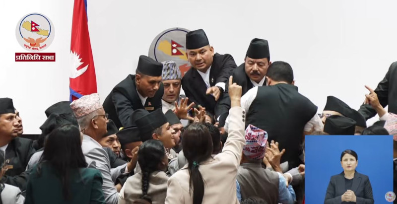 सभामुखले जर्बजस्ती गरेपछि संसदमा तनाव